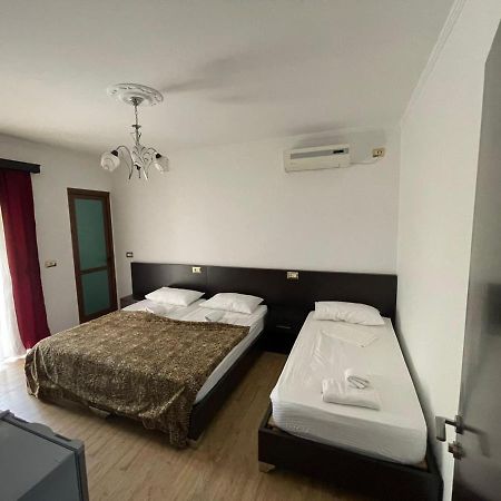 Centre Hotel Berat Bagian luar foto