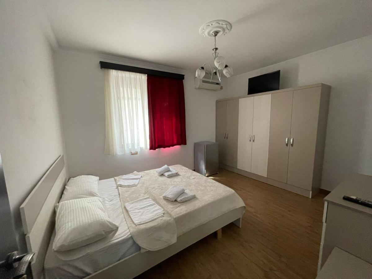 Centre Hotel Berat Bagian luar foto