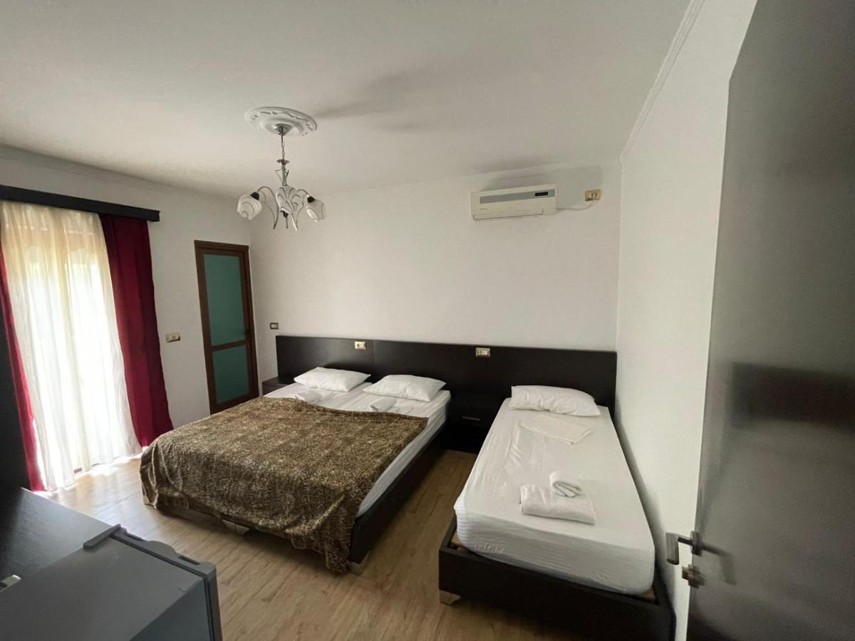 Centre Hotel Berat Bagian luar foto