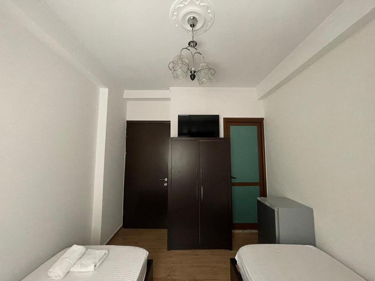 Centre Hotel Berat Bagian luar foto
