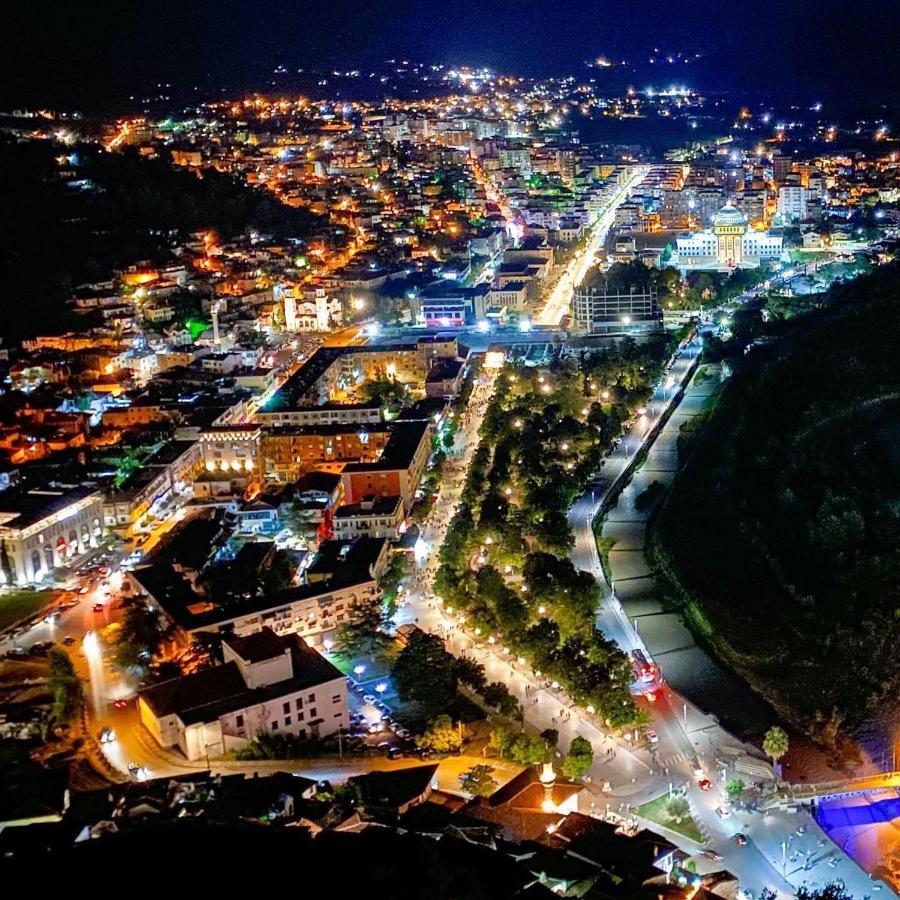 Centre Hotel Berat Bagian luar foto